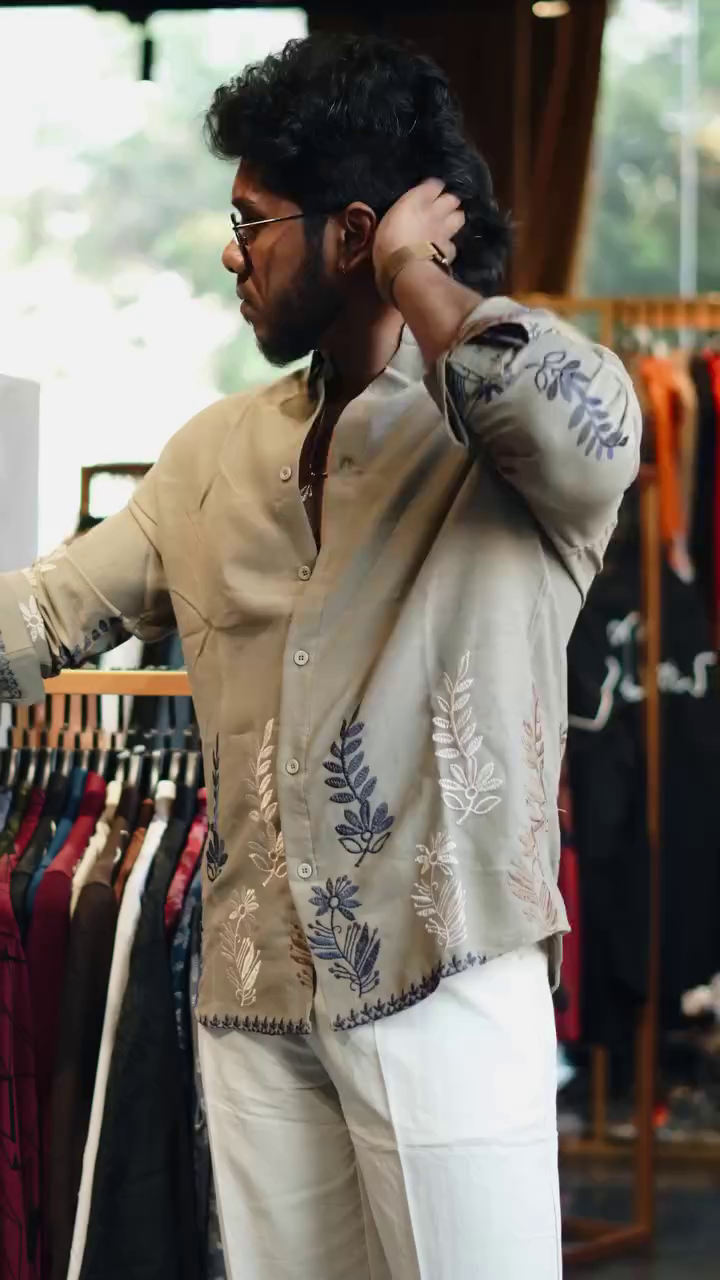 Men Slim Fit Floral Printed Spread Collar Casual Shirt - Image 3
