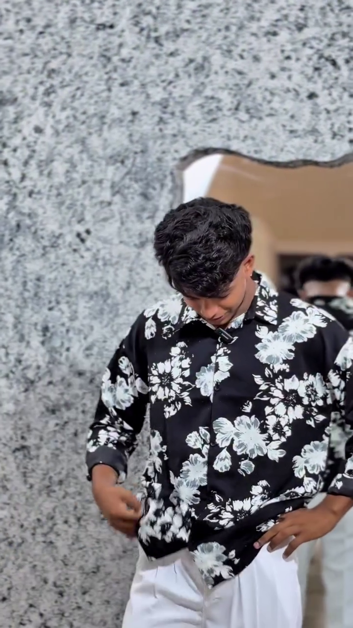 Slim Fit Floral Opaque Printed Casual Shirt - Image 9