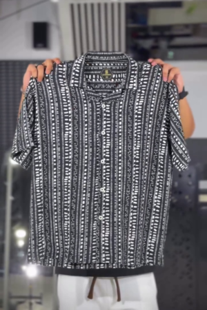 Comfort Spread Collar Geometric Printed Opaque Shirt
