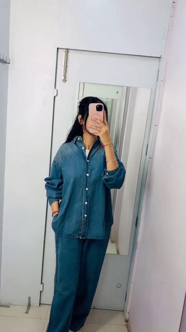 Women Solid Cotton Denim Long Sleeves Shirts with Snap Details