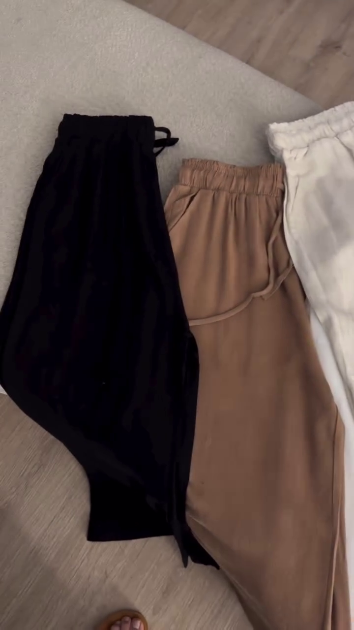 Women Relaxed Straight Leg Regular Fit Mid Rise Casual Linen Trousers - Image 3