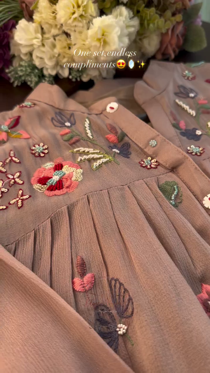 Women Floral Embroidered Panelled Thread Work Kurta with Trousers & With Dupatta - Image 11