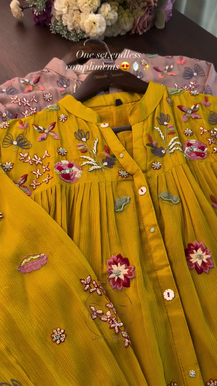 Women Floral Embroidered Panelled Thread Work Kurta with Trousers & With Dupatta - Image 7