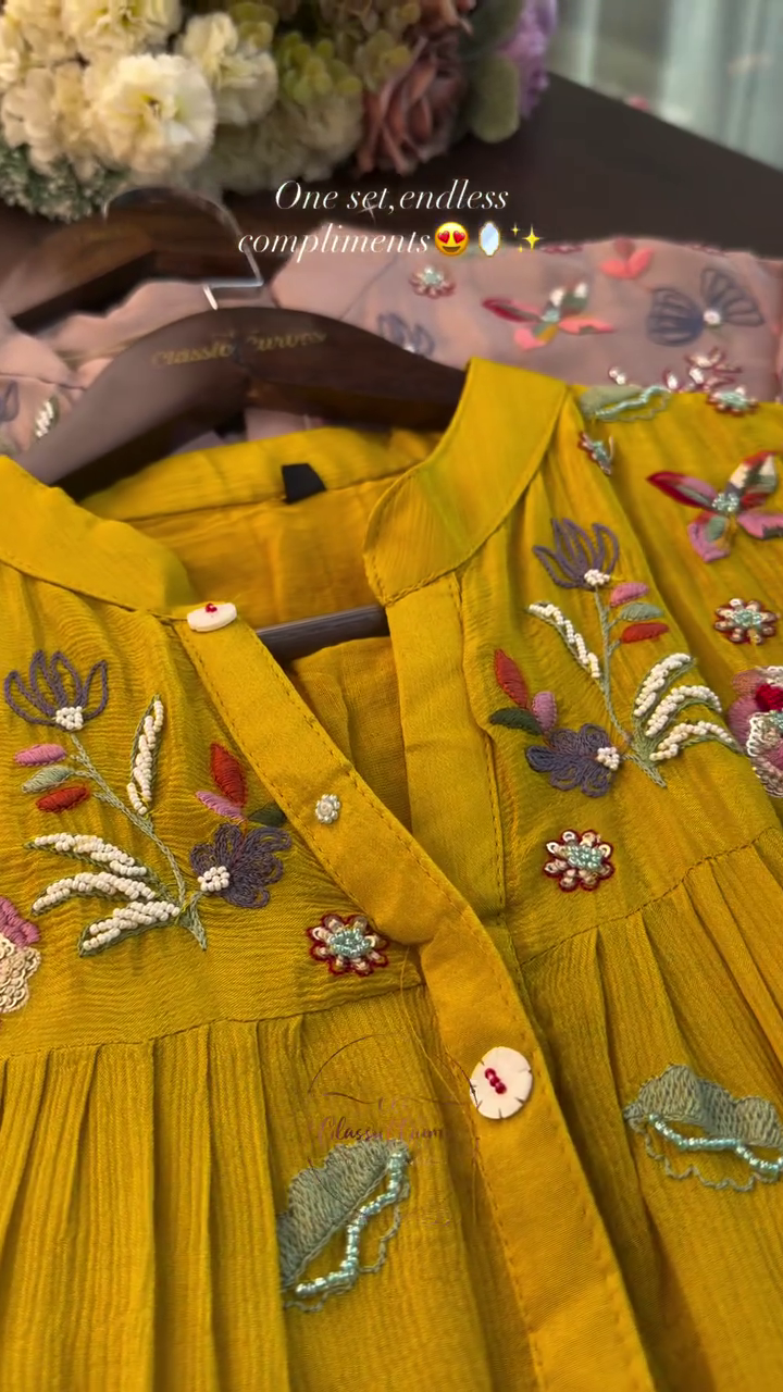 Women Floral Embroidered Panelled Thread Work Kurta with Trousers & With Dupatta - Image 5